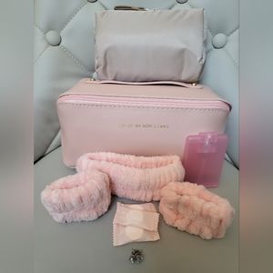 GIFT SET !! ALL ITEMS IN PICS INCLUDED!!!! New pink beauty makeup toiletry bags